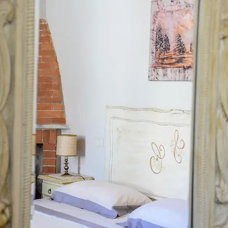 Santa Croce Apartment *